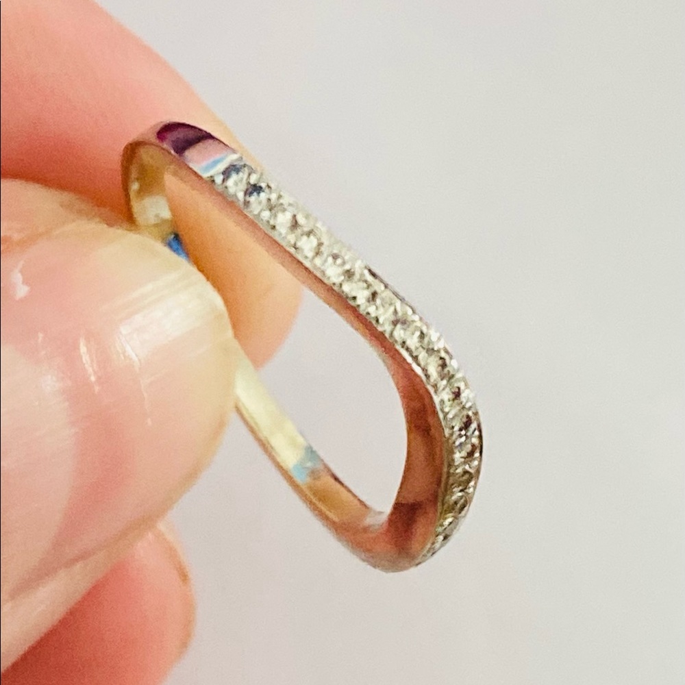 18k white gold & diamond ring